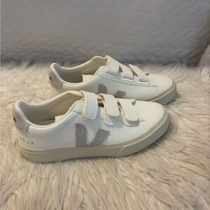 NEVER WORN Veja Cream and Gray Sneakers